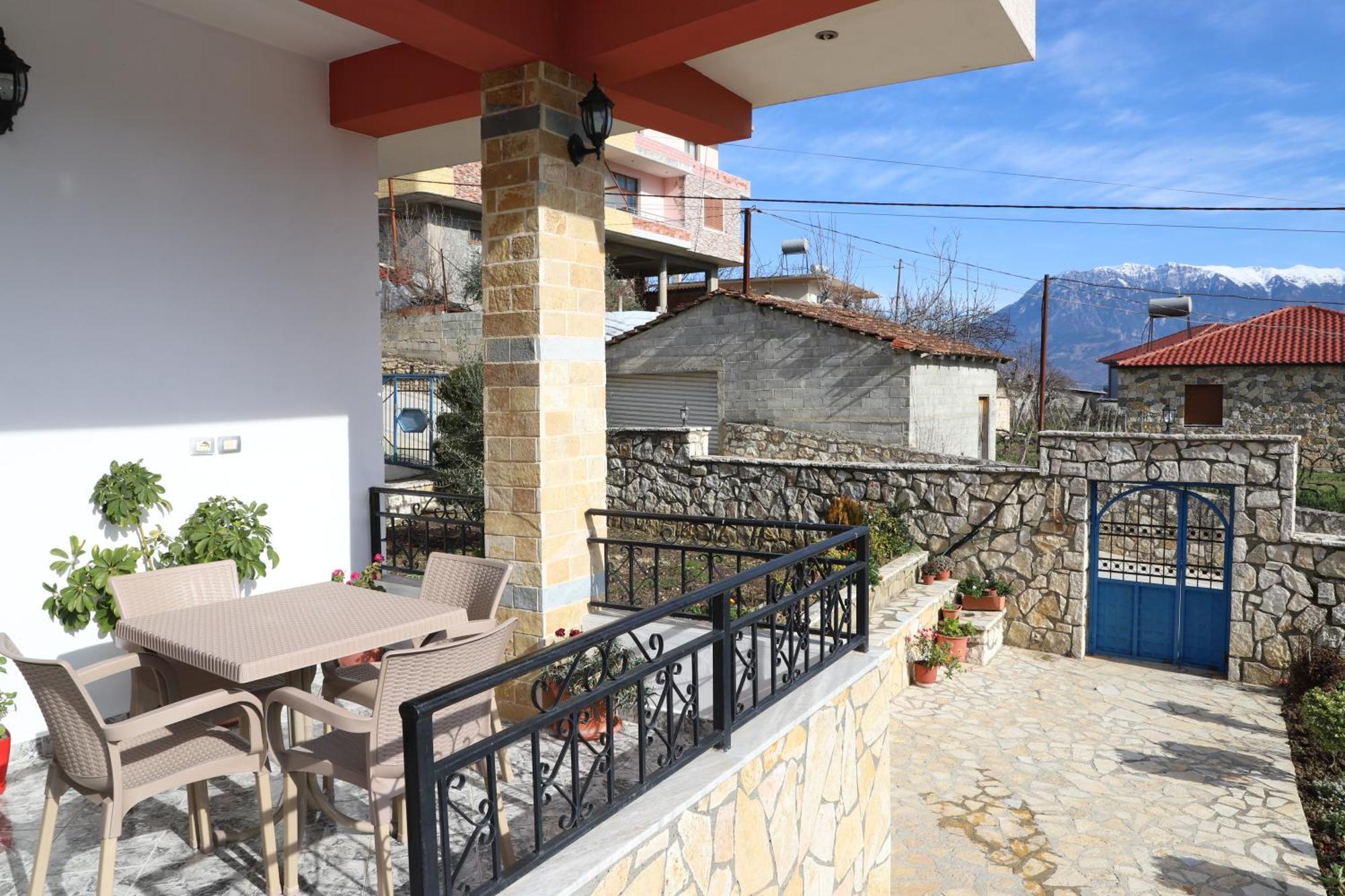 Villa Xherimeja Family Oasis Berat Habitación foto