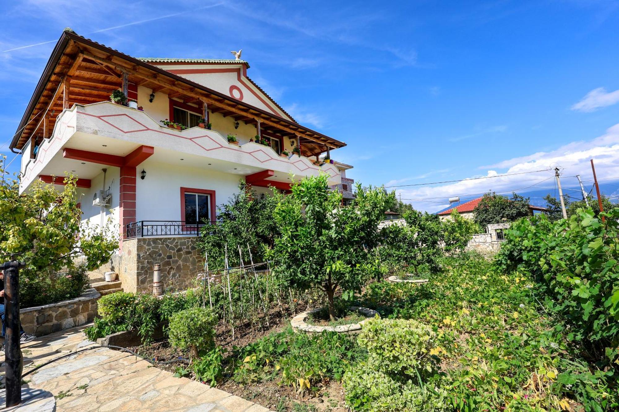Villa Xherimeja Family Oasis Berat Exterior foto